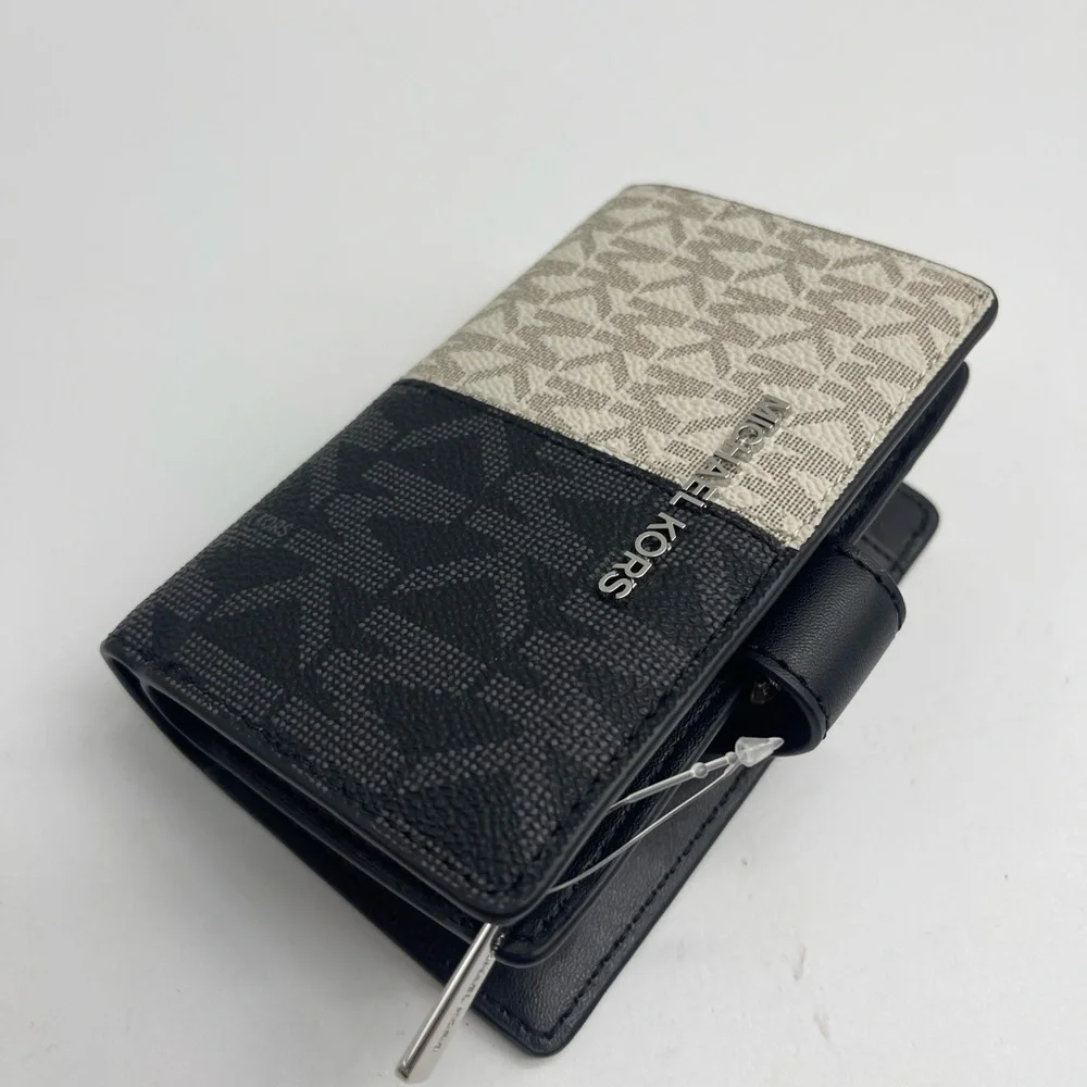 MICHAEL KORS Jet Set Travel Md Bifold Zip Signature Logo Wallet Black Multi NWT